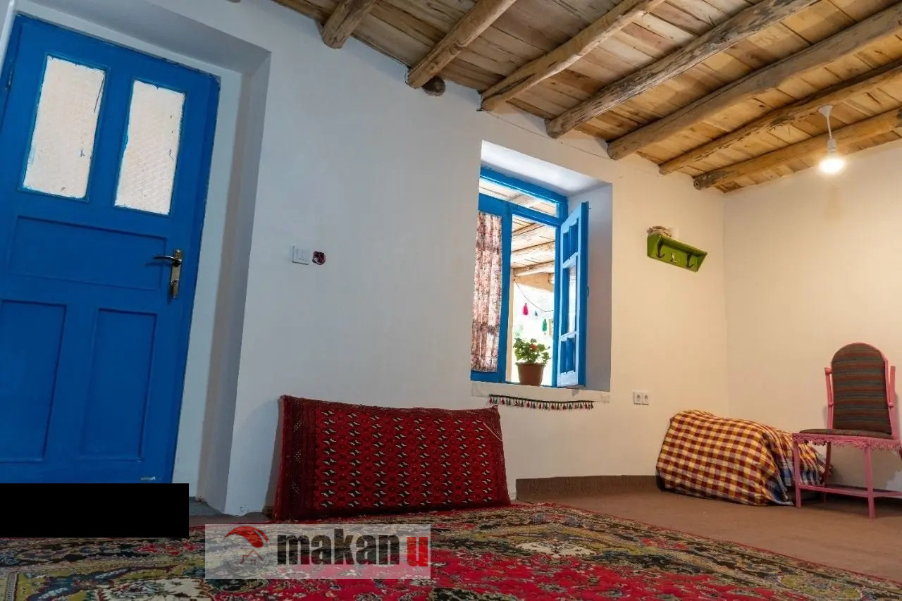 بوم گردی میوان کلات - اتاق بوکان