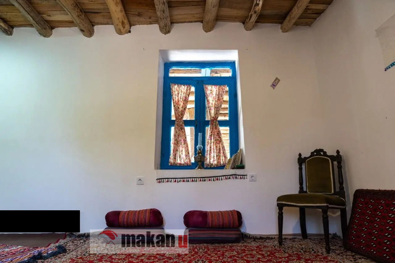 بوم گردی میوان کلات - اتاق نارگل